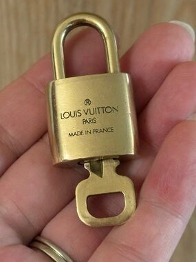 Auth Louis Vuitton Lock and Key 313